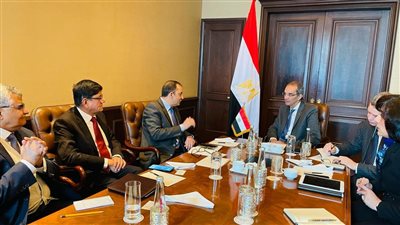 وزير الاتصالات يبحث مع 