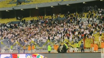 جماهير الزمالك تهاجم اللاعبين بعد التعادل أمام الاتحاد (فيديو)