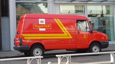 هجوم إلكتروني يستهدف خدمة البريد في بريطانيا، وشلل تام في إرسال الرسائل أو طرود