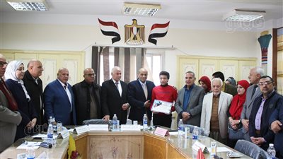 تكريم عبدالله كحيلة عازف البيانو الذي أبهر الرئيس في ملتقى قادرون باختلاف (صور)