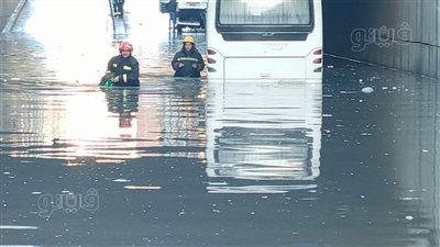 غرق أتوبيس في نفق سيدي بشر بسبب سوء الأحوال الجوية (صور)