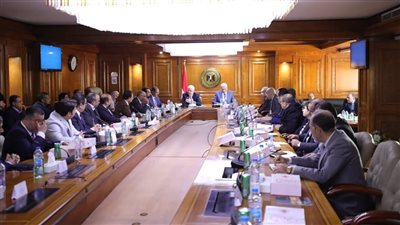 وزير التعليم العالي يبحث مع هيئة الشراء الموحد تأمين احتياجات المستشفيات الجامعية 