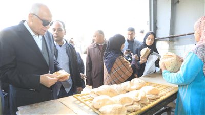 محافظ الجيزة يفاجئ المخابز البلدي بالبوهي (صور)
