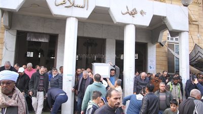 غياب نجوم الفن عن جنازة والد ريم البارودي