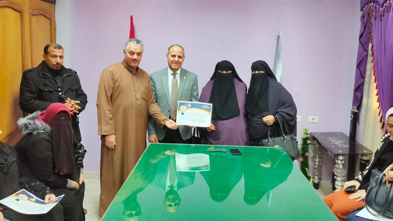 تعليم كفر الشيخ يكرم