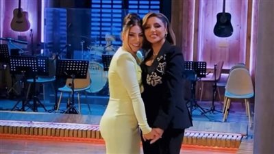 صور من كواليس حلقة بوسي مع أنغام قبل عرضها الليلة 