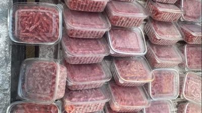 التحفظ على لحوم غير صالحة للاستهلاك الآدمي وسلع تموينية بالقليوبية 