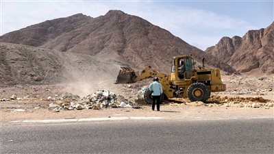 حملات مكثفة بمراكز الشرقية لرفع القمامة والمخلفات 