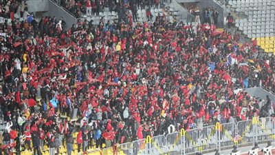 جماهير الأهلي بملعب برج العرب تهاجم الخطيب ومجلسه (فيديو)