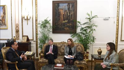 رئيس الوزراء يبحث التعاون المشترك مع السفير الإيطالي 