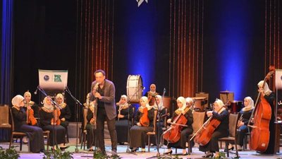 فتيات أوركسترا النور والأمل يتألقن على مسرح أوبرا دمنهور (صور)