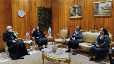 مطران كاثوليك المنيا يستقبل راهبات القديس يوسف