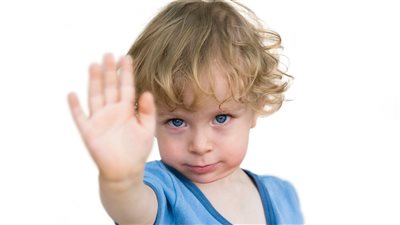 نصائح تساعدك فى التعامل مع الطفل العنيد