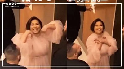 شاهد كيف ودع الجمهور شيرين بعد انتهاء حفلها بالكويت، قبلات وصياح هستيري (فيديو)