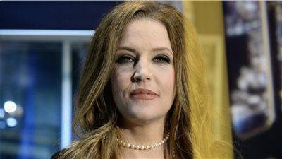 ليزا ماري بريسلي، تحتفل بعيد ميلاد والدها قبل أيام من وفاتها (فيديو)