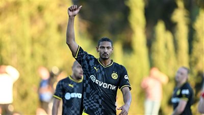 هالير مهاجم دورتموند يسجل هاتريك في 7 دقائق بعد شفائه من السرطان (فيديو وصور)