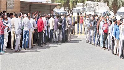 مسؤول كويتي يدعو إلى اتخاذ إجراءات صارمة ضد الوافدين 