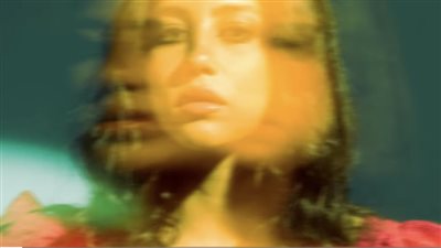 نوران أبو طالب تطرح أحدث أغانيها بتشوف علامات (فيديو)