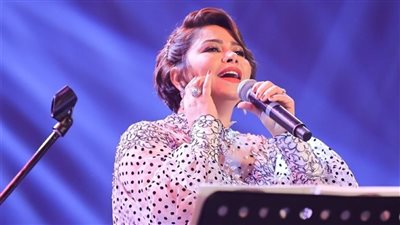 شيرين عبد الوهاب تشعل مسرح الكويت بأغنية منك لله (فيديو)
