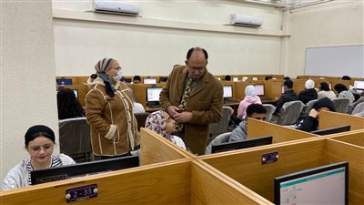 اختبار 2700 طالب إلكترونيا لأول مرة بحقوق حلوان 