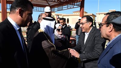رئيس الوزراء يتفقد الإنشاءات بمستشفى العريش العام 