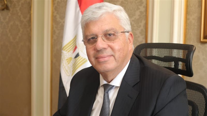 الدكتور ايمن عاشور