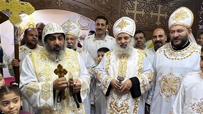 الأنبا نوفير يمنح كاهنة إيبارشية شبين القناطر رتبة القمصية