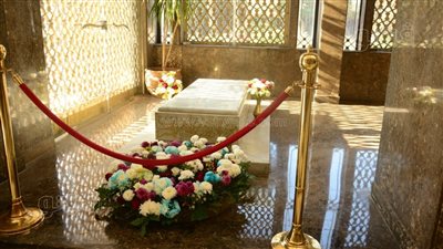 مسن من أمام ضريح عبد الناصر: أنت في قلب ووجدان كل مصري وعربي (فيديو) 