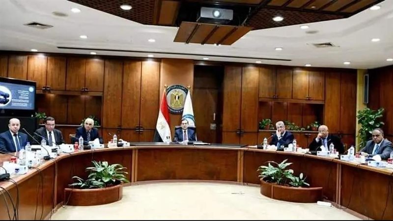 وزير البترول واجتماعه