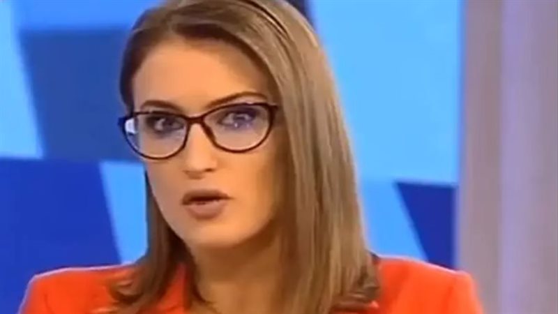 مذيعة التليفزيون،