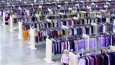 قطاع الملابس يحقق أرقامًا قياسية في الاقتصاد المصري.. منتجات تضاهي العالمية وتوقعات باستقرار الأسعار.. و13% زيادة في الصادرات 