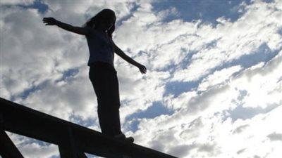 تفاصيل الحالة الصحية لسيدة ألقت نفسها من الطابق الثالث بالمنوفية