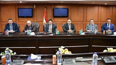 وزير الرياضة والمحافظ يتفقان على بدء أعمال إنشاء استاد بورسعيد (صور)