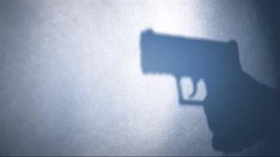 رضيع يتجول بمسدس محشو ويسحب الزناد في أمريكا (فيديو)