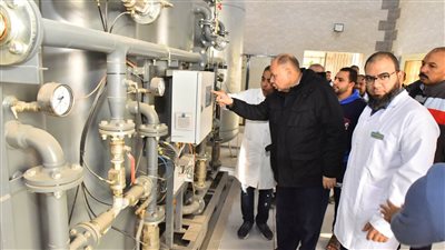 محافظ أسيوط يتفقد محطة توليد الأكسجين بمستشفى الإيمان العام 