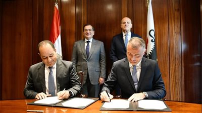 الملا يشهد توقيع مذكرة تعاون بين إيني الإيطالية وإيجاس 