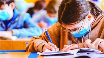 انطلاق امتحانات أبنائنا في الخارج لـ83 ألفا، الأسئلة اختيار من متعدد، وتحميل النسخ الإلكترونية (PDF)