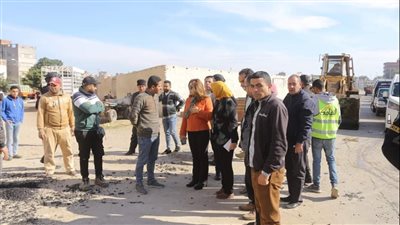 محافظ دمياط تتفقد طريقي مصطفى مشرفة والسيالة 