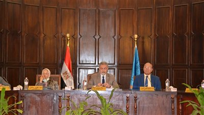 نائب رئيس جامعة الإسكندرية يوجه بسرعة إعلان نتائج امتحانات الفصل الدراسي الأول 