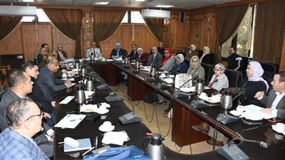 نائب رئيس جامعة القناة يعلن فتح باب التسجيل للبرامج الأكاديمية والمهنية بالكليات