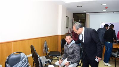 رئيس جامعة سوهاج يتفقد المتقدمين بالتظلمات بوظائف شركة المياه