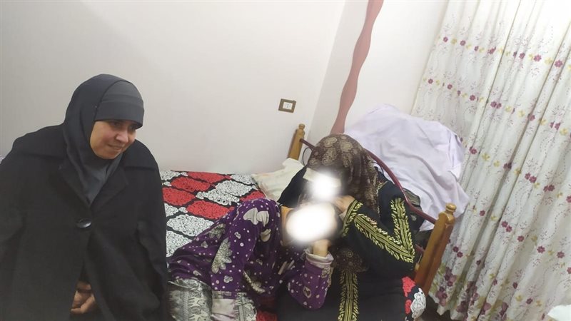 السيدة وابنتها التي