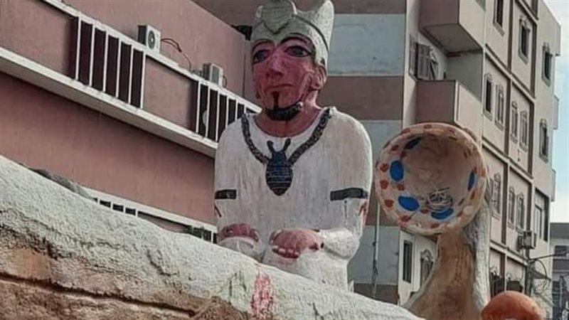 تمثال ابوتيج المثير