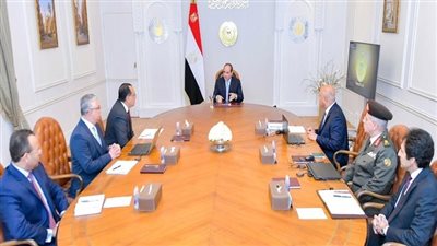 السيسي يتابع الموقف التنفيذي الخاص بالمشروعات الاستثمارية والاستراتيجية في المنطقة الاقتصادية لقناة السويس