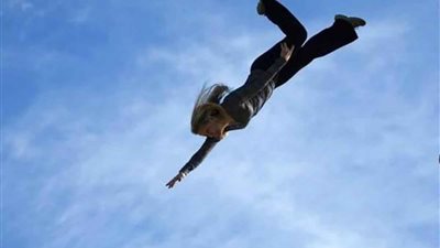 استدعاء أهل ربة منزل لقيت مصرعها إثر سقوطها من الطابق الخامس