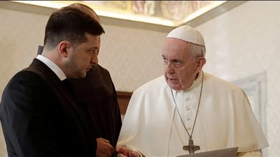 أوكرانيا، بابا الفاتيكان يطالب زيلينسكي بالجلوس إلى طاولة المفاوضات مع روسيا