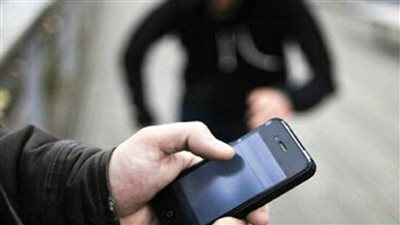 ضبط أجنبي تخصص في سرقة الهواتف المحمولة من المواطنين بالأزبكية