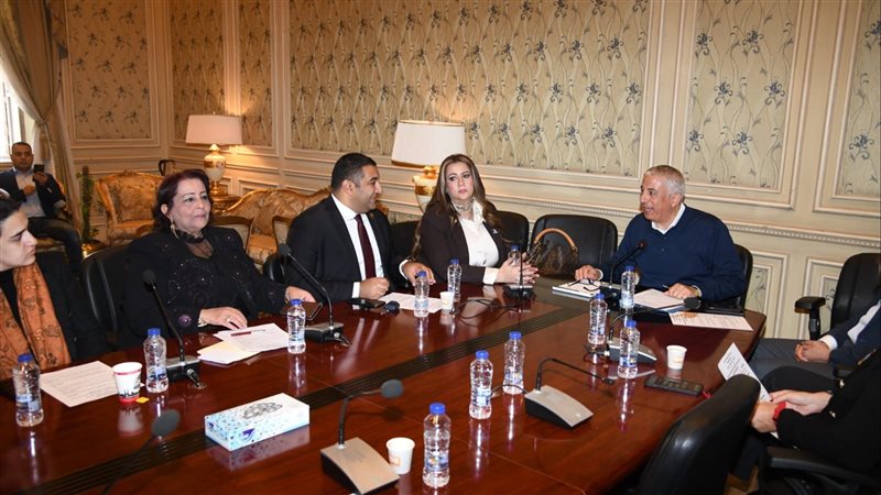 مناقشة ملف مكاتب