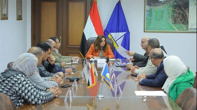 محافظ دمياط تبحث