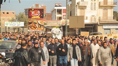 جنازة بالورود لشاب مات فجأة في المنوفية (صور)